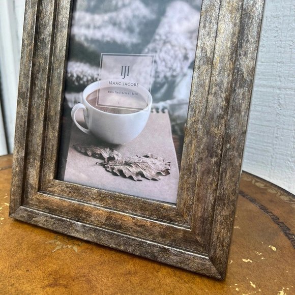 Isaac jacobs gold distressed wooden photo frame - Picture 2 of 4
